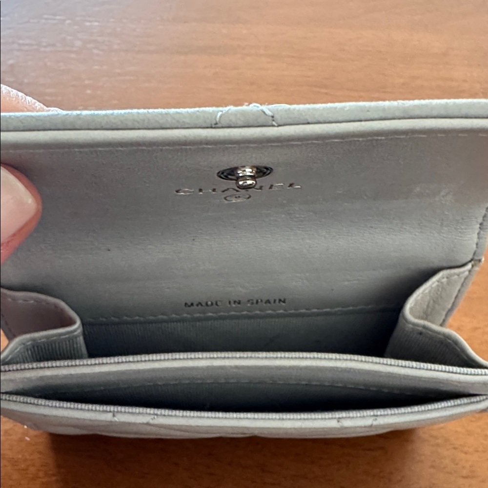 CHANEL Silver Quilted Women's Wallet - Picture 7 of 7